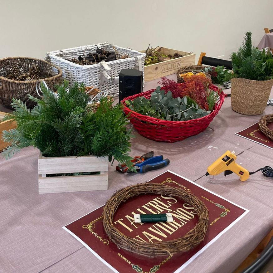 Taller de Coronas Navideñas